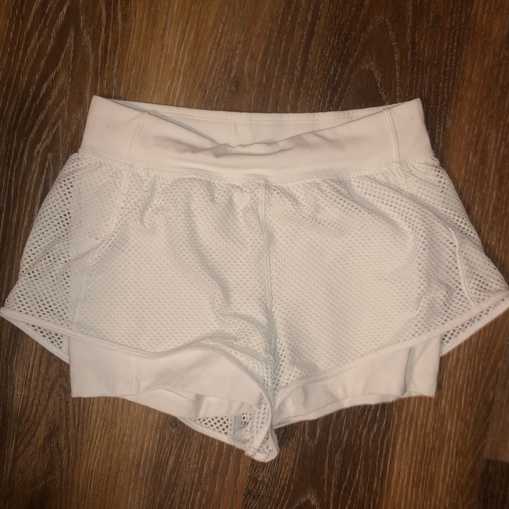 Lululemon white shorts with jersey lining size 4